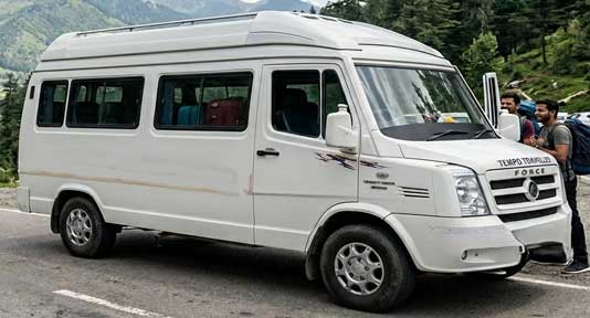 15-seater-tempo-traveller